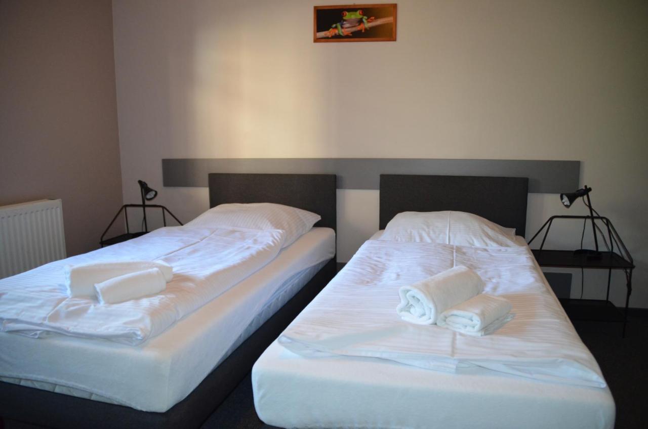 Hotel Tenis Chrzastowice Экстерьер фото