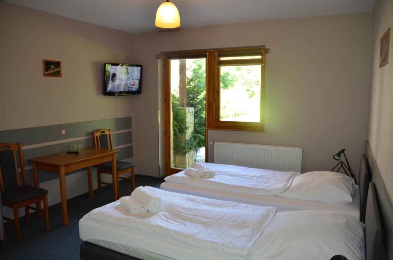 Hotel Tenis Chrzastowice Экстерьер фото