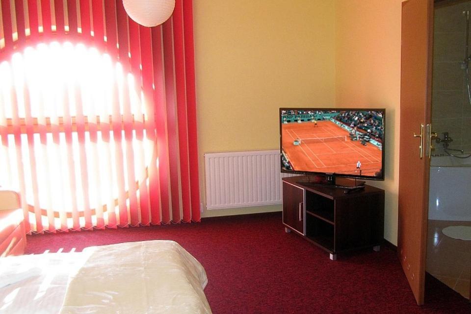 Hotel Tenis Chrzastowice Номер фото