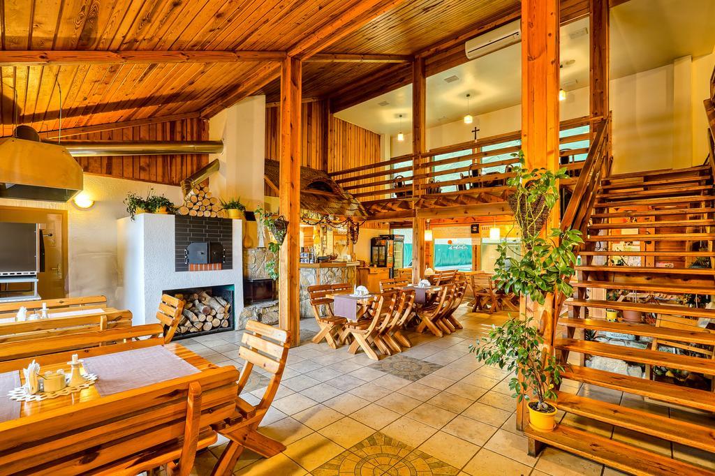 Hotel Tenis Chrzastowice Экстерьер фото