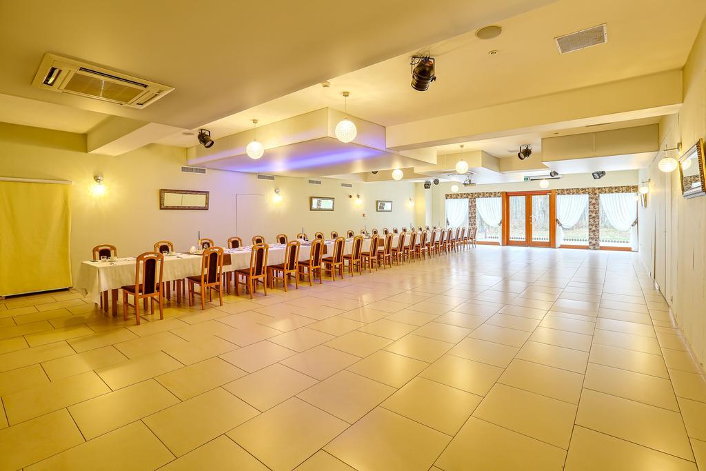 Hotel Tenis Chrzastowice Экстерьер фото